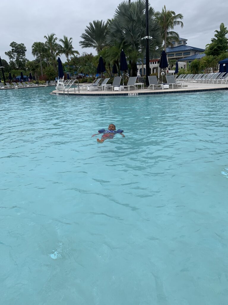 Quasar swimming in the pool